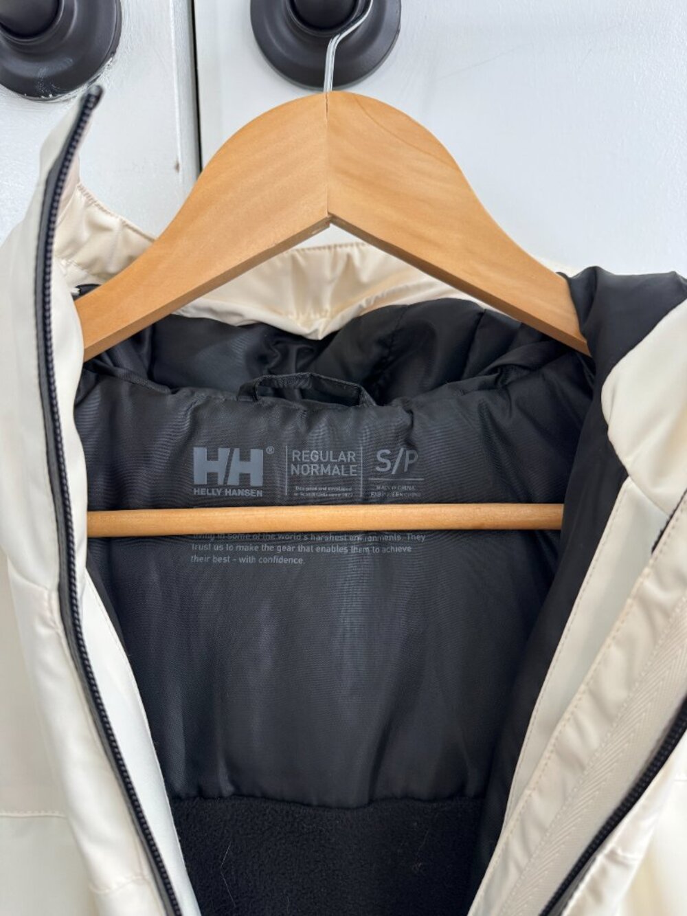 Helly Hansen Nora Short Puffy Ski Jacket - Cream - Picture 4 of 11
